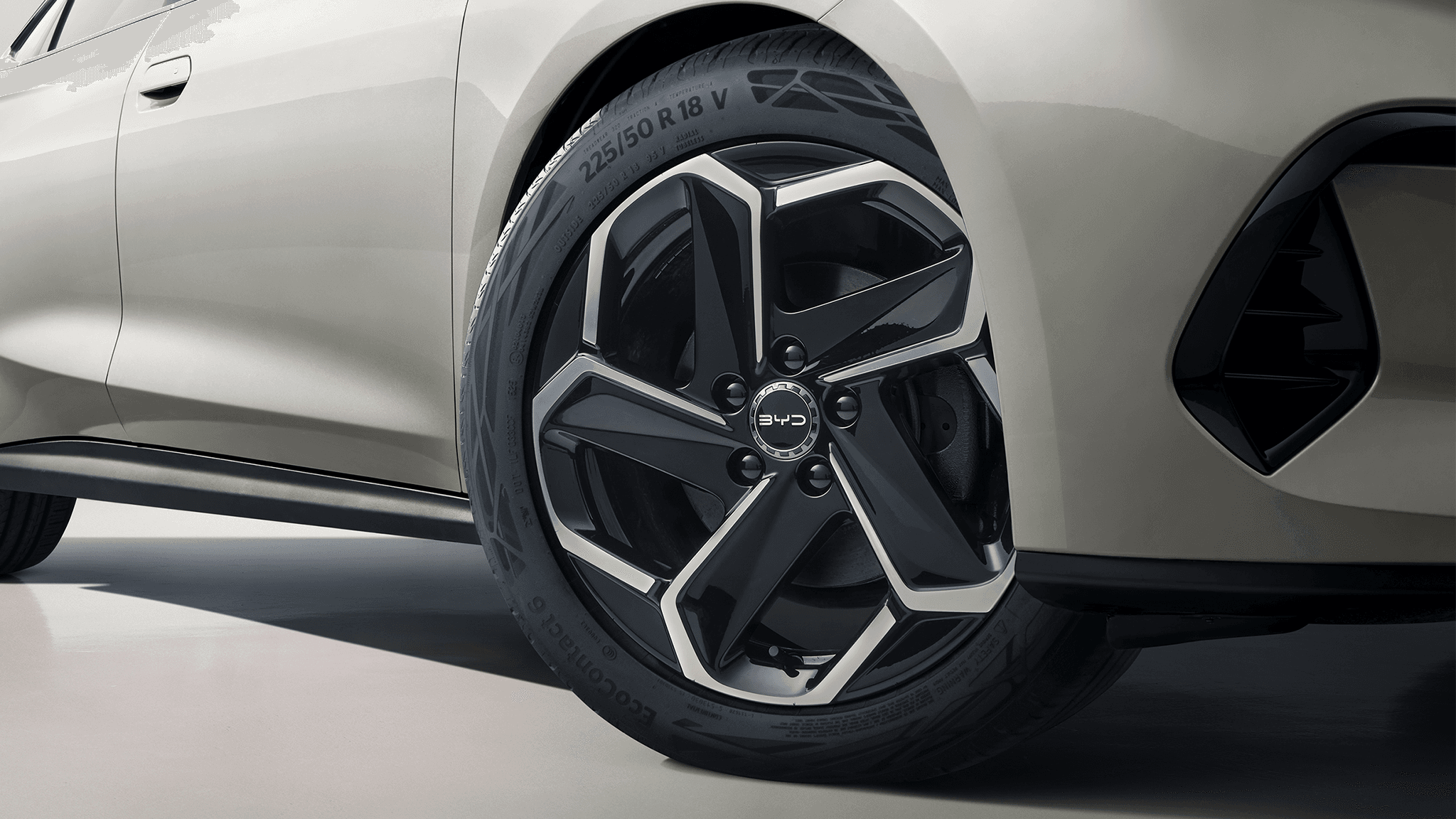 17" Dual-tone Alloy Wheels